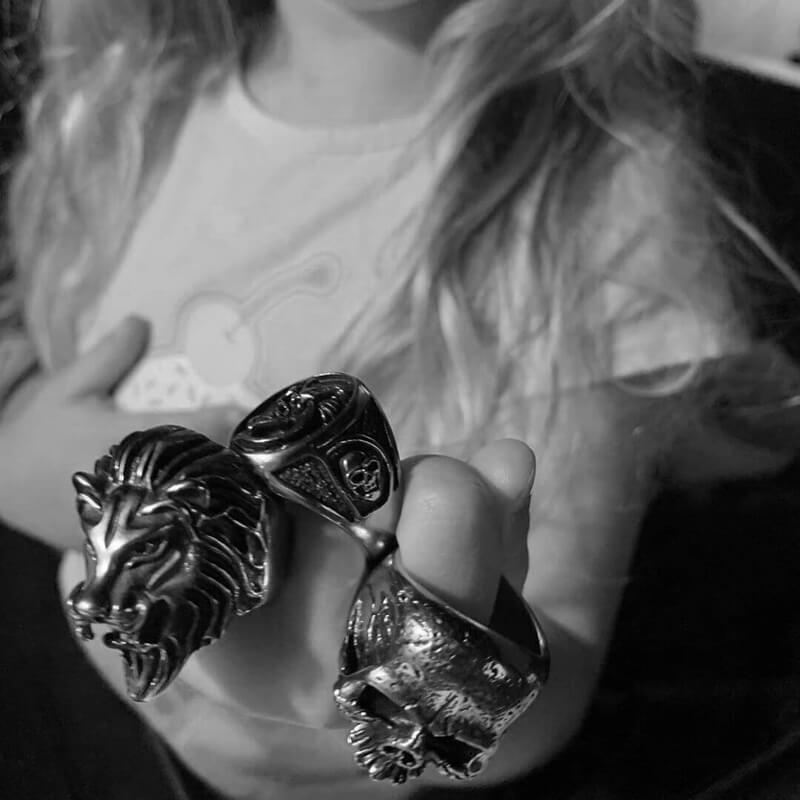 ANCIENT SKULL. - Outlaws Amsterdam