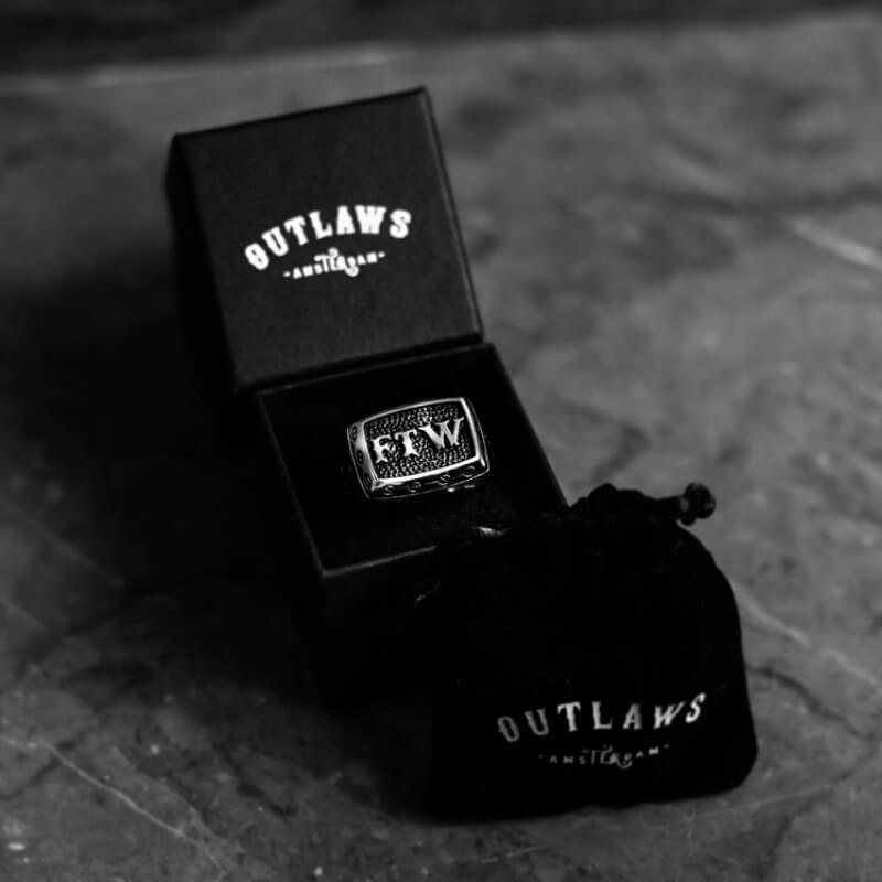 For The Win. - Outlaws Amsterdam